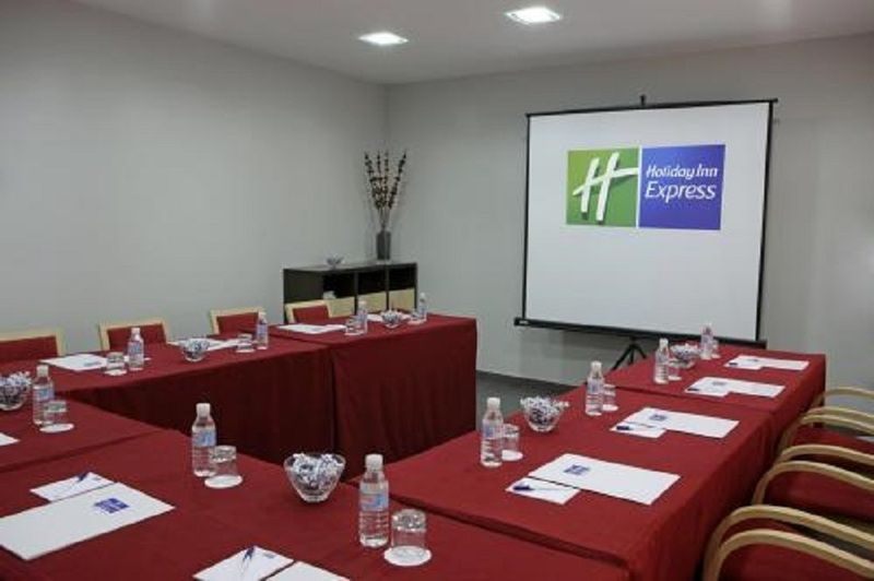 Holiday Inn Express Madrid-Getafe By Ihg Экстерьер фото